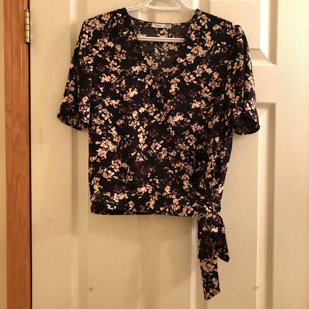 NWOT Dex Floral V-neck Wrap Blouse
